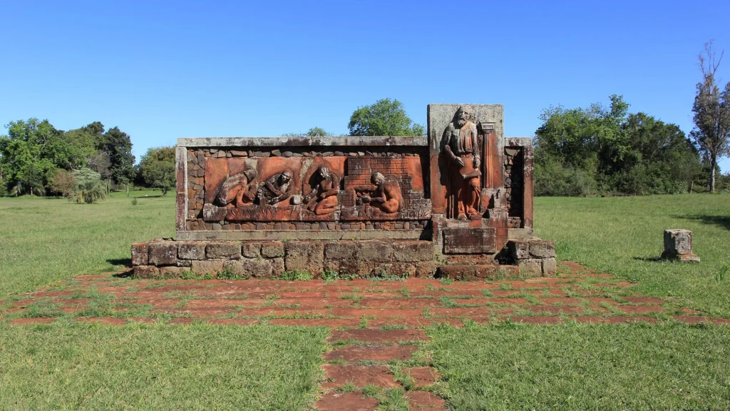 Ruínas da missão jesuítica de São João Batista, Entre-Ijuís, Rio Grande do Sul, símbolo da arqueologia moral e da história dos povos indígenas missioneiros.