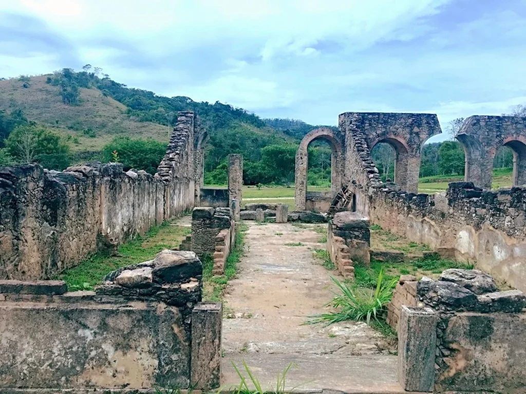 Ruínas da antiga cidade de São João Marcos, no Rio de Janeiro, Brasil.