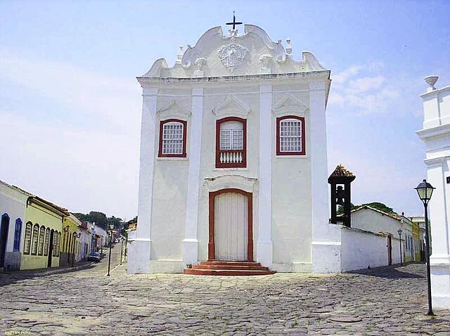 Centro histórico de Goiás Velho, com destaque para suas igrejas e casarios.