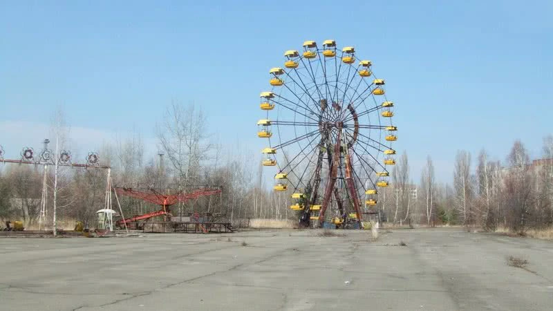 Roda-gigante abandonada no parque de diversões de Pripyat, Ucrânia.