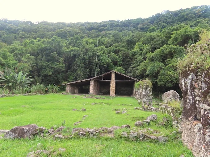 Ruinas em Engenho São Jorge dos Erasmos, Santos